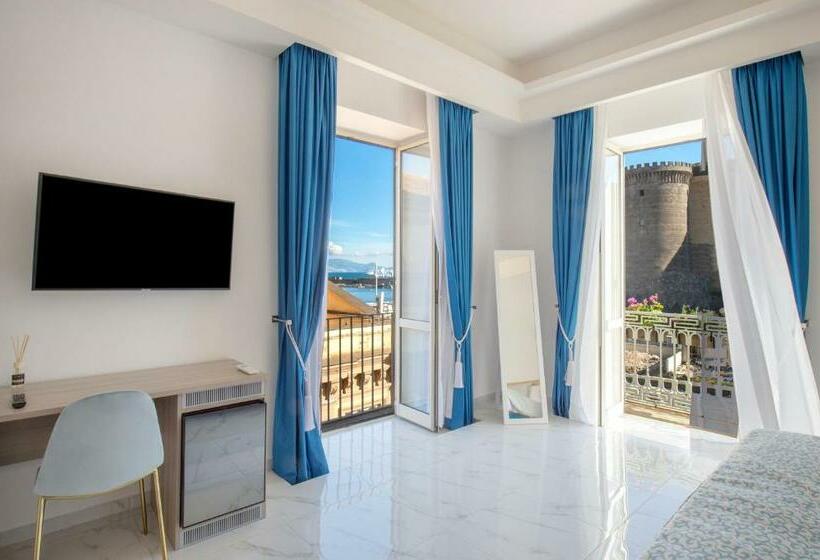 سوئیت با تخت بزرگ, Main   Municipio