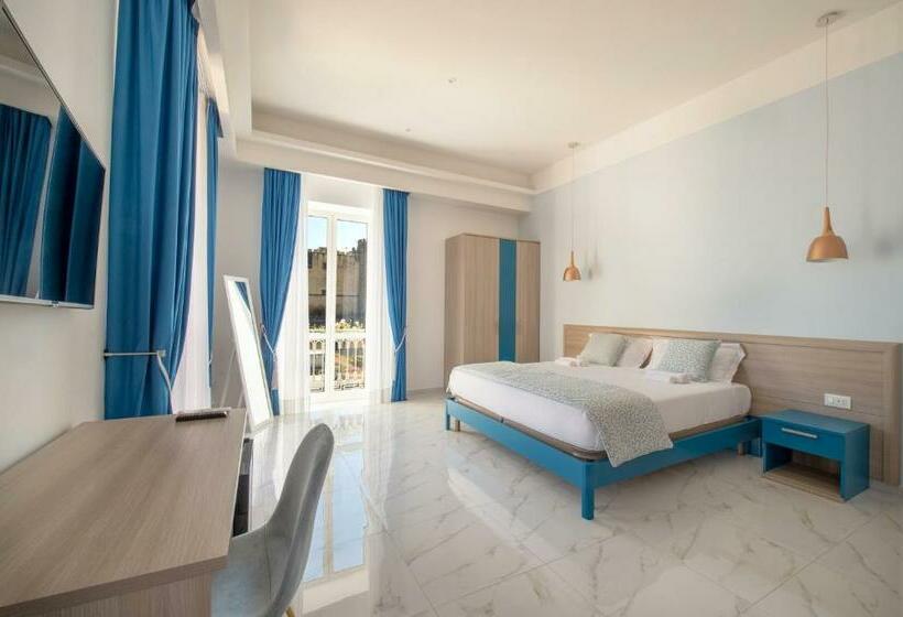 سوئیت با تخت بزرگ, Main   Municipio