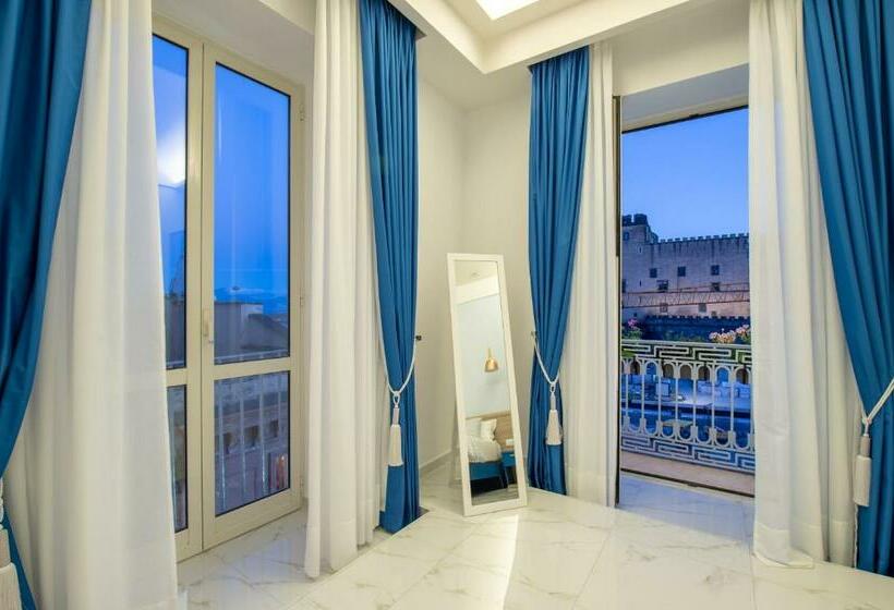 سوئیت با تخت بزرگ, Main   Municipio