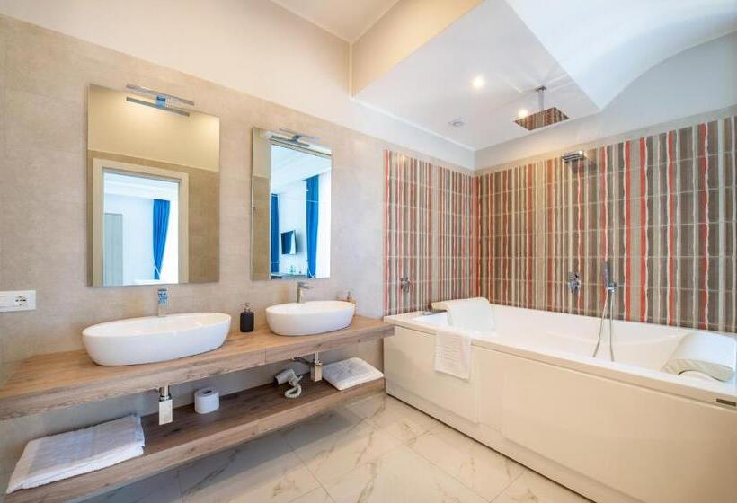 سوئیت با تخت بزرگ, Main   Municipio