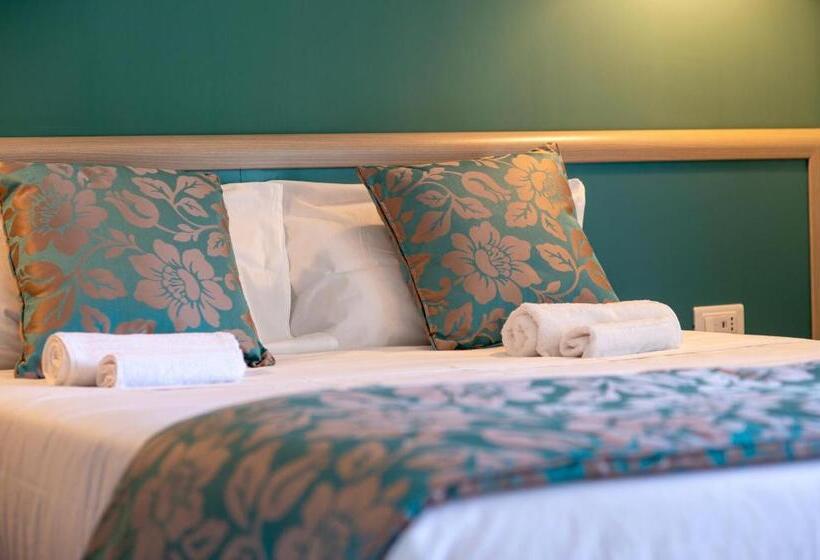 اتاق لوکس با چشم‌انداز دریا, Main   Municipio