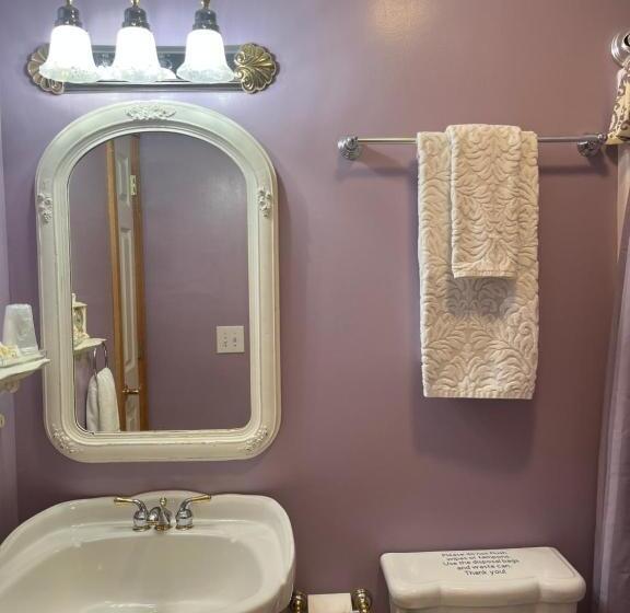 غرفة سوبيريور سرير كينج, The Inn At Woodsong Acres