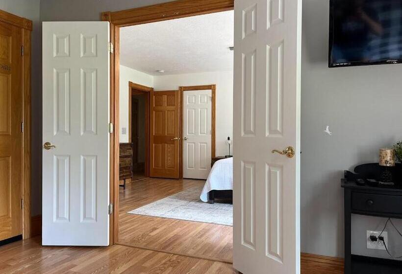 جناح ديلوكس, The Inn At Woodsong Acres