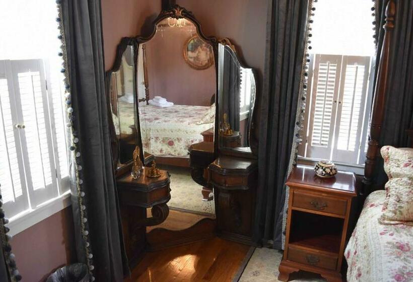 جناح عائلي, Silsbee S By Daniels House