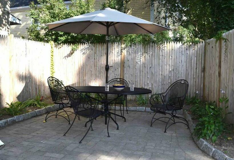 جناح عائلي, Silsbee S By Daniels House