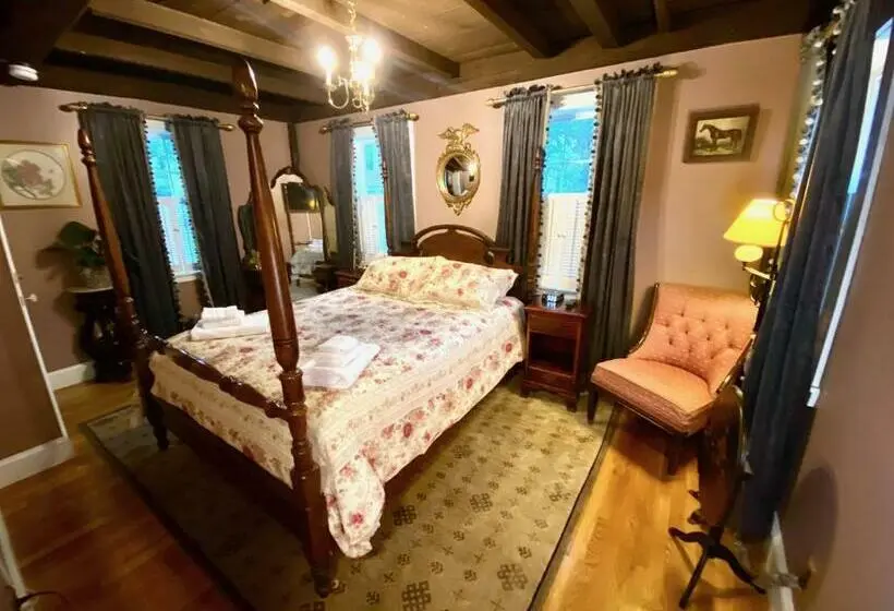 Perhesviitti, Silsbee S By Daniels House