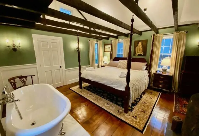 Deluxe-studio, Silsbee S By Daniels House