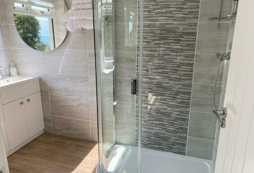 غرفة قياسية مطلّة علي الحديقة, Conifers