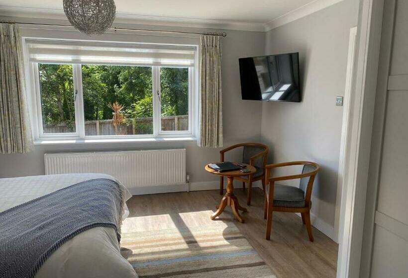 غرفة قياسية مطلّة علي الحديقة, Conifers