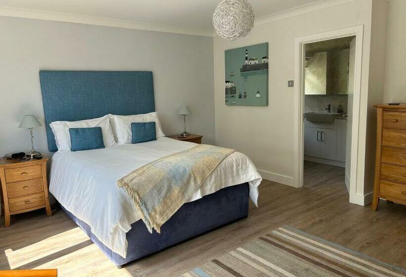 غرفة قياسية مطلّة علي الحديقة, Conifers