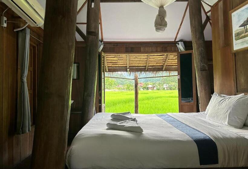 Bungalow Deluxe, Buzzas @ Pai Chan