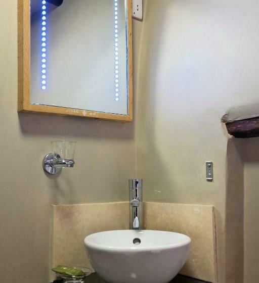 标准间, The Cross Keys