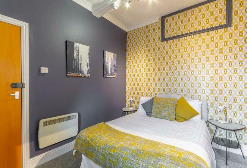 חדר בסיסי, The Forest Lodge