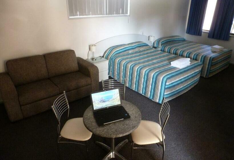 חדר משפחתי, Aspley Carsel Motor Inn