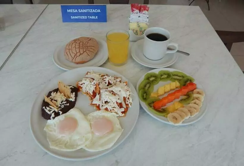 キングサイズベッドのスタンダードルーム, Best Western Minatitlan