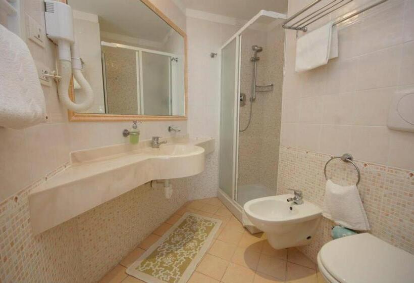 Deniz Manzaralı Balkonlu Delüks Oda, Excelsior