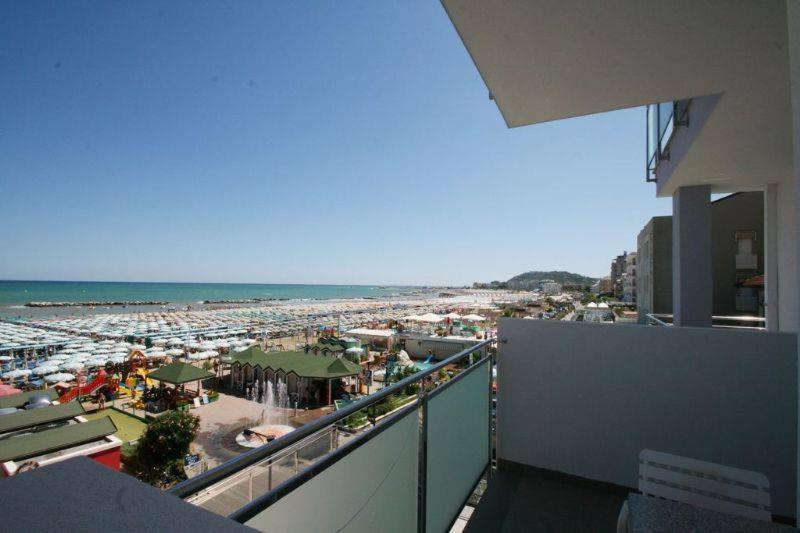 Deniz Manzaralı Dört Kişilik Standart Oda, Excelsior