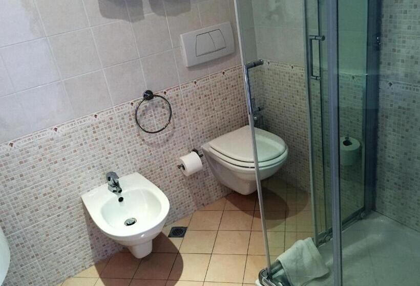 Havuz Manzaralı Standart Oda, Excelsior