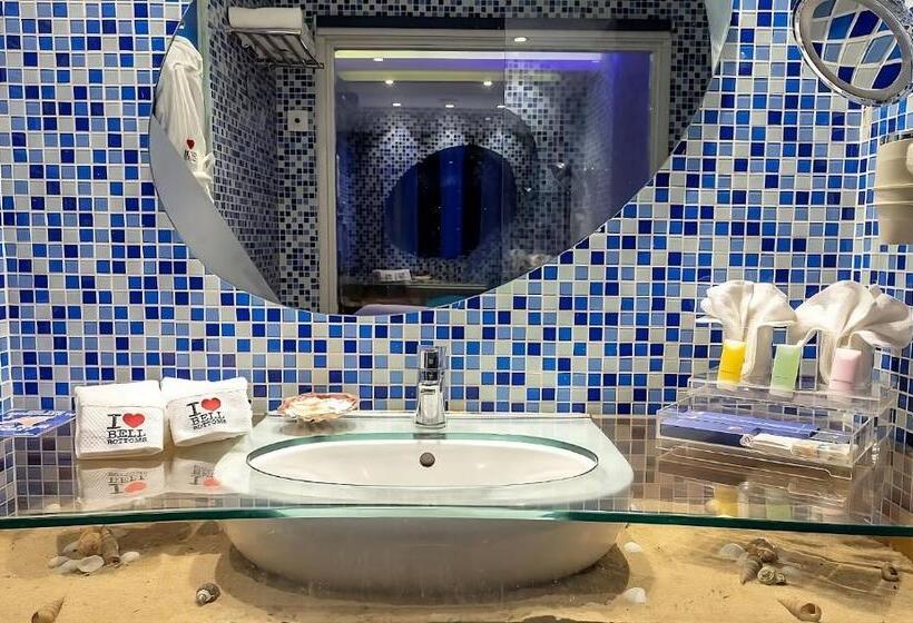 Номер Deluxe, I Love Bell Bottoms Vagator Goa