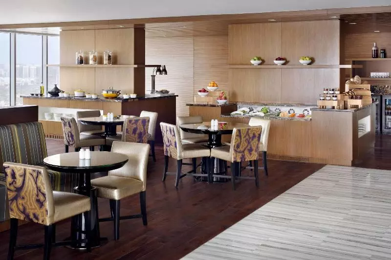 キングサイズベッドのジュニアスイート, Marriott Hotel Downtown Abu Dhabi