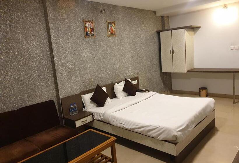 Номер Стандарт, Mittal Avenue & Paradise