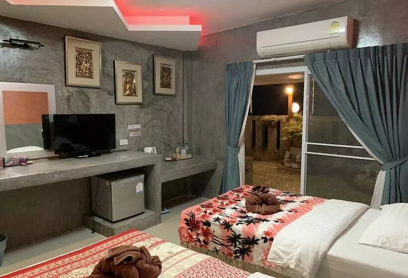 Suite Familiar, Saikaew Boutique