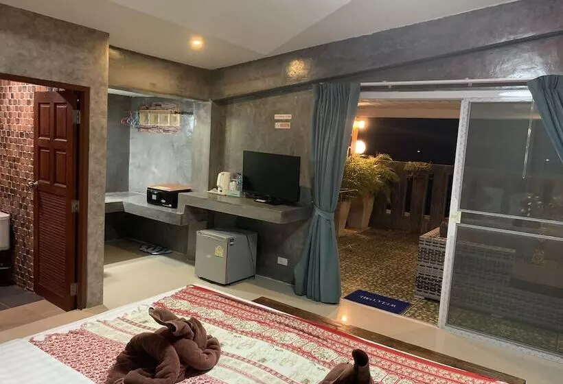 Suite Familiar, Saikaew Boutique
