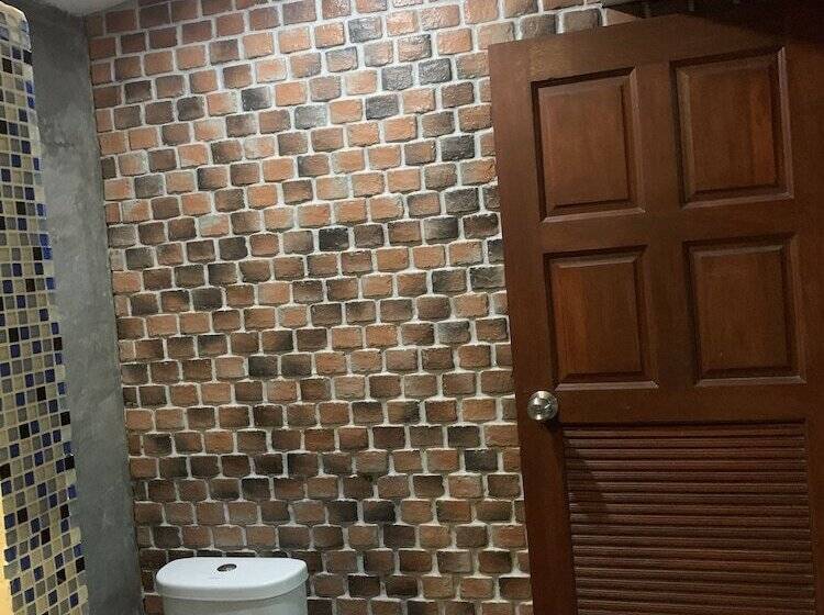 جناح عائلي, Saikaew Boutique