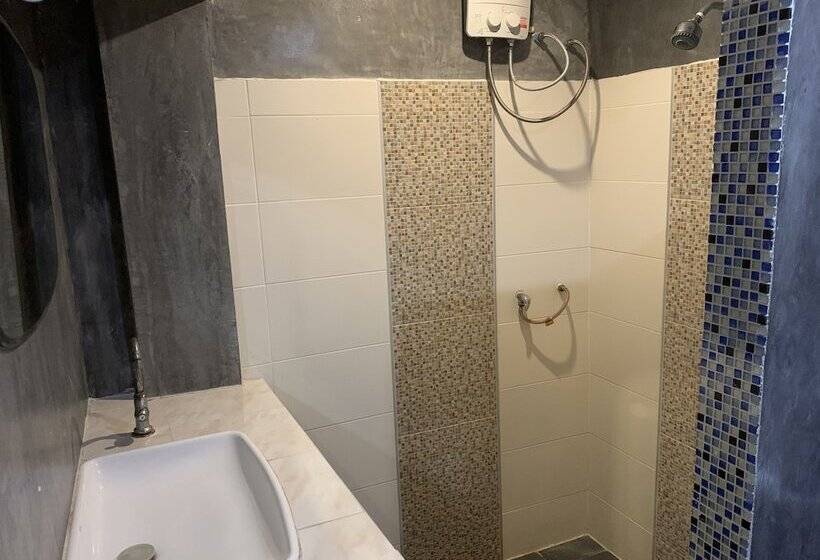 جناح عائلي, Saikaew Boutique