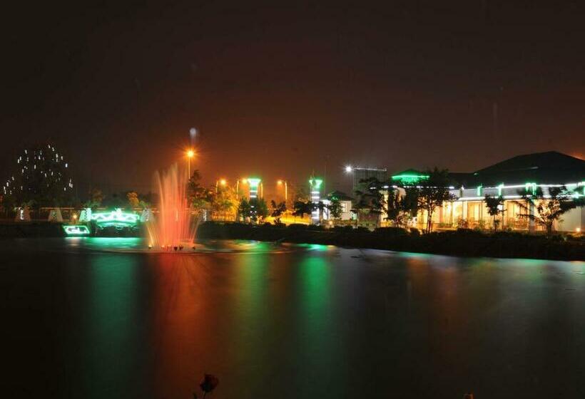 Juniorsvit, The Golden Lake