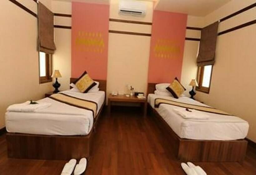 اتاق لوکس, The Myat Mingalar