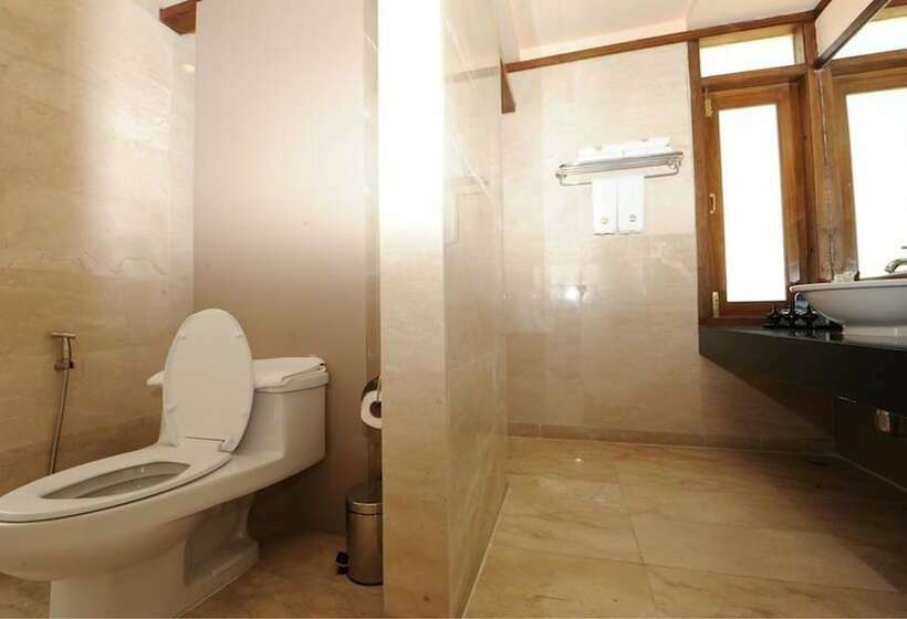 اتاق لوکس, The Myat Mingalar