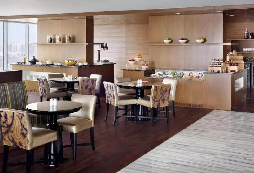 キングサイズベッドのジュニアスイート, Marriott Hotel Downtown Abu Dhabi