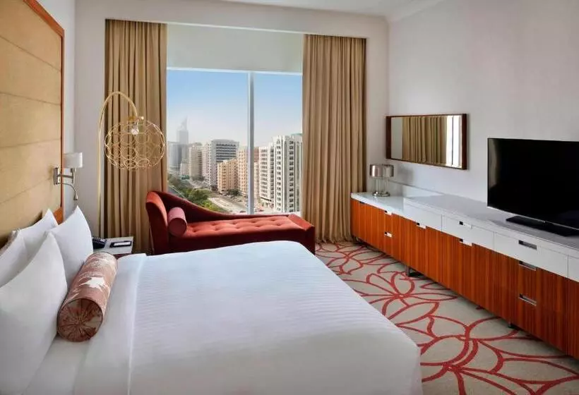 キングサイズベッドのスイートルーム, Marriott Hotel Downtown Abu Dhabi