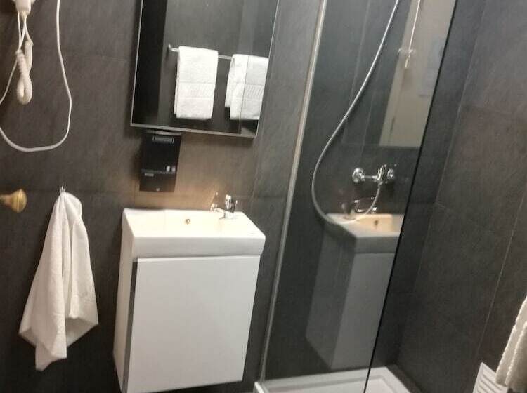 اتاق استاندارد یک نفره, Evora Inn