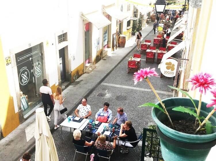 سوییت, Evora Inn