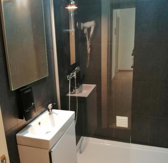 اتاق راحتی, Evora Inn