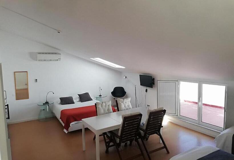 استودیو استاندارد با بالکن, Evora Inn