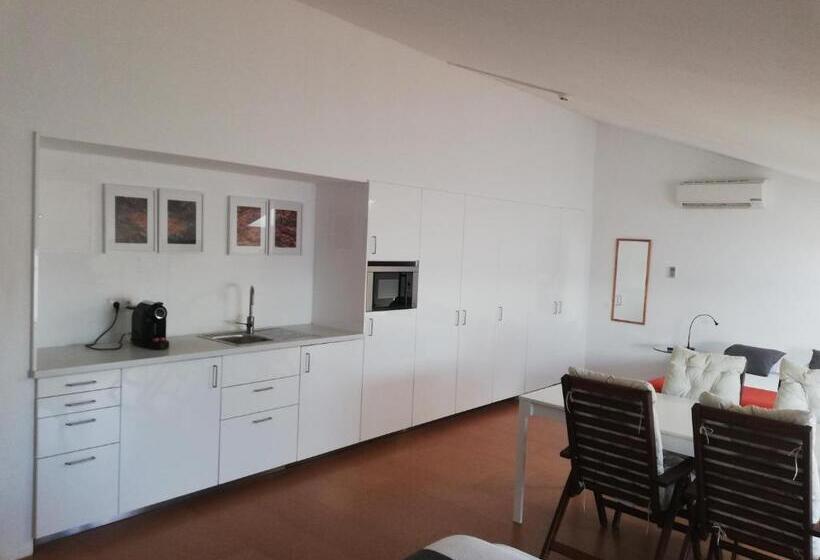 استودیو استاندارد با بالکن, Evora Inn