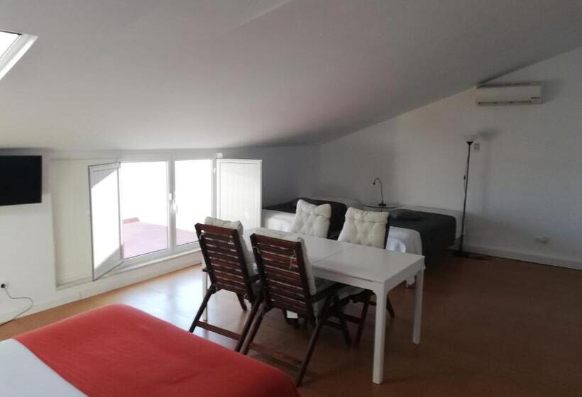 استودیو استاندارد با بالکن, Evora Inn