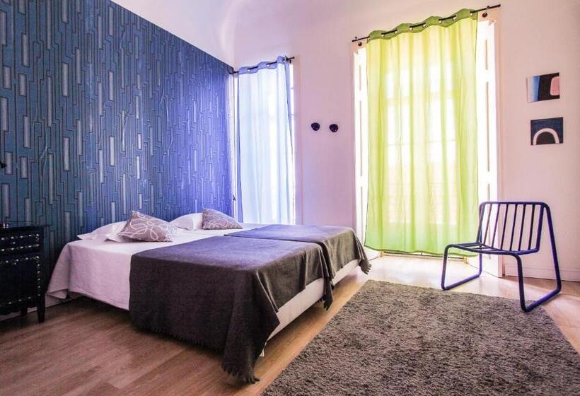 اتاق راحتی سه تخته, Evora Inn