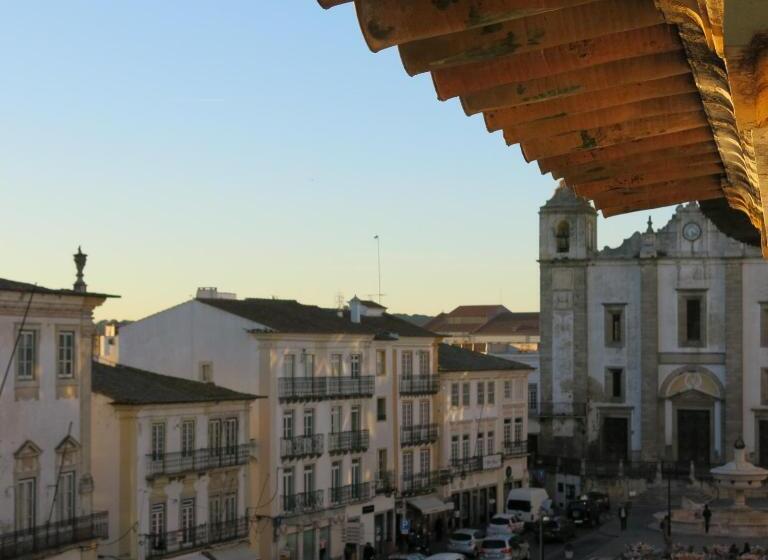 اتاق راحتی سه تخته, Evora Inn