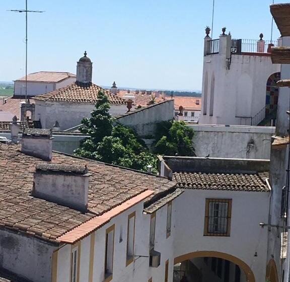 اتاق راحتی سه تخته, Evora Inn