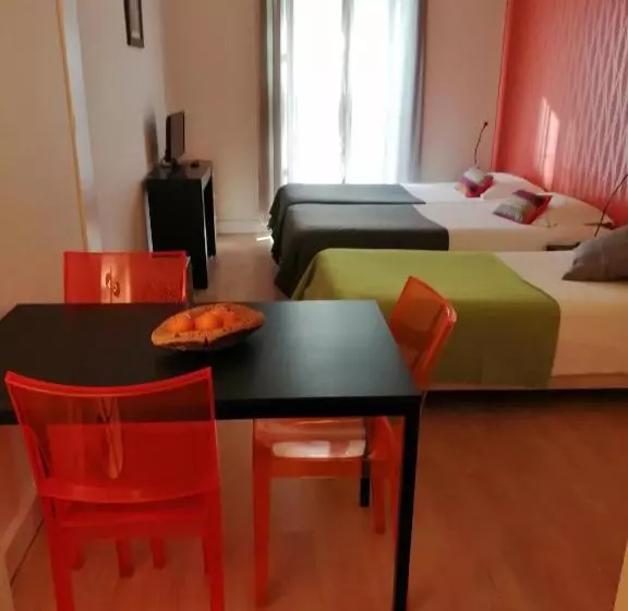 استودیوی استاندارد, Evora Inn