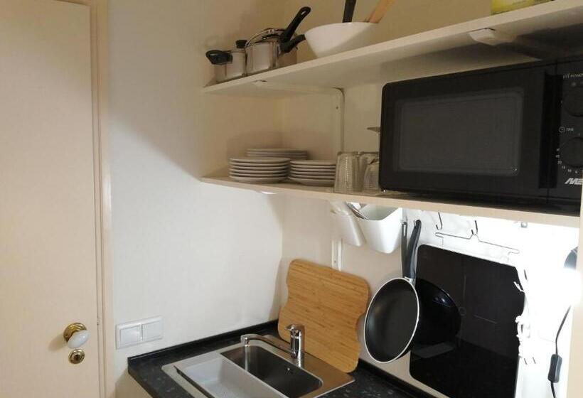 استودیوی استاندارد, Evora Inn