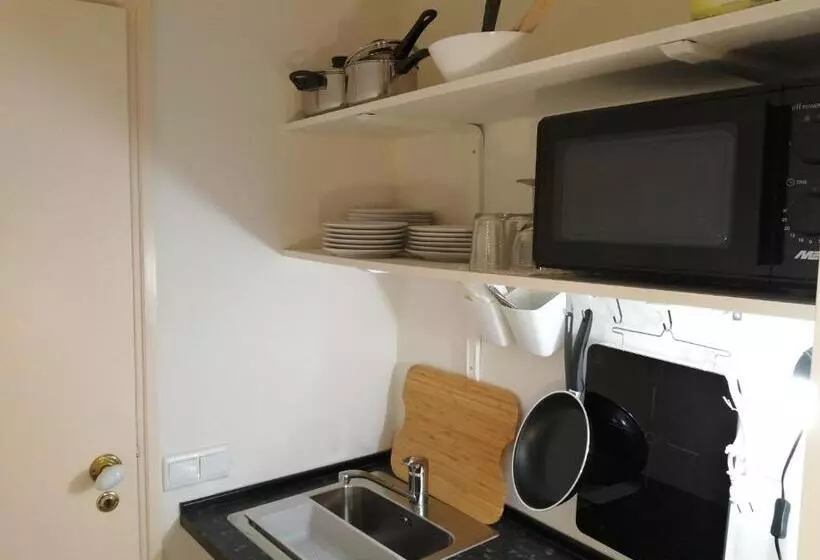 استودیوی استاندارد, Evora Inn