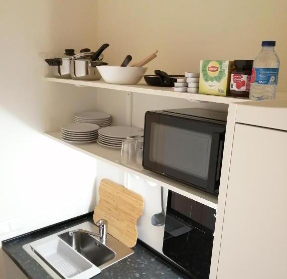 استودیوی استاندارد, Evora Inn