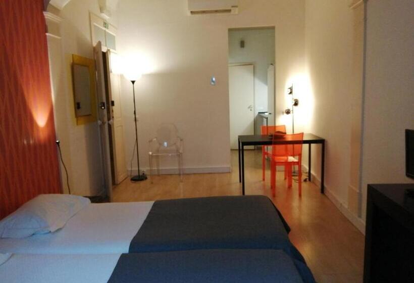 استودیوی استاندارد, Evora Inn