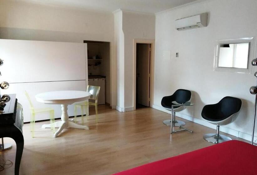 استودیوی لوکس, Evora Inn