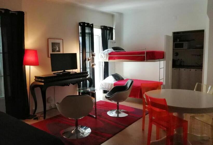 استودیوی لوکس, Evora Inn